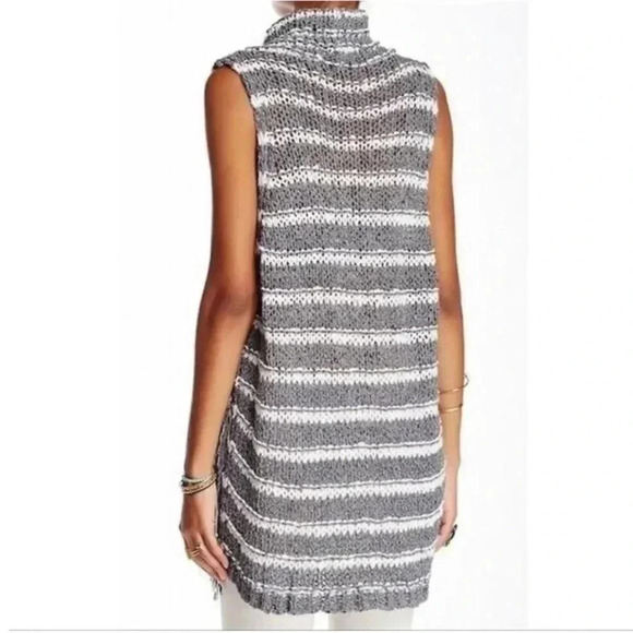 FREE PEOPLE Folksong Fringe Turtle Neck Cowl Tunic
Sweater Size XS - Picture 2 of 8